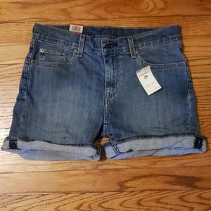 NWT Levi's Mid Rise Mid Length Shorts